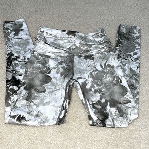 Joy Lab leggings in green and white pattern